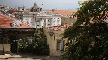 B-roll atmosphere overview shot of lisbon with tram Stock-Footage 85738995