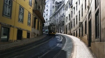 B-roll atmosphere shot of live spiral road in Lisbon - going down Stock Footage 85739067