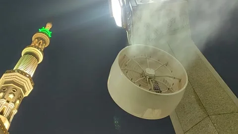 B - Roll clips of Canopy blower fan tower in Nabawi Mosque in Madinah Video stock 230374550