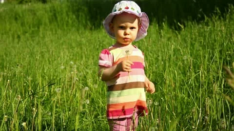 Babe in nature Video stock 11130304