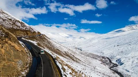 Babusar Pass or Babusar Top is a mountain pass in Pakistan Stockfoto's