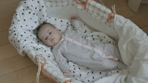 Baby in bassinet 库存影片 80453077