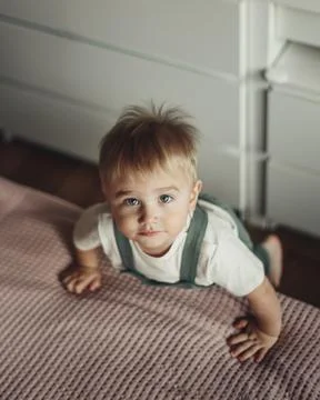 Baby boy at home. Top view Foto stock
