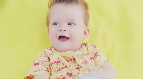 Baby boy smiling Stockbeeldmateriaal 68652502