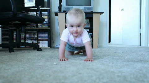 Baby crawl Stockbeeldmateriaal 459489