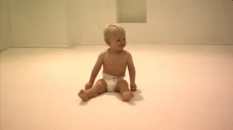 Baby crawling Stock Footage 43695016