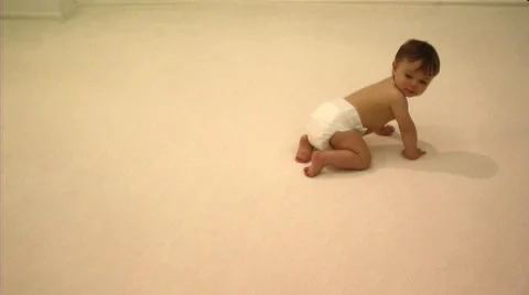 Baby crawling Stock Footage 43696580