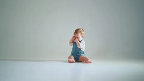 The baby is crawling. studio slow motion. Video stock 128246796