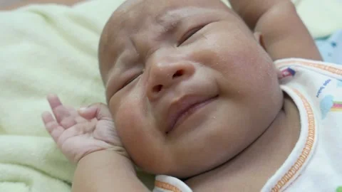 Baby crying on bed 스톡 동영상 156010371