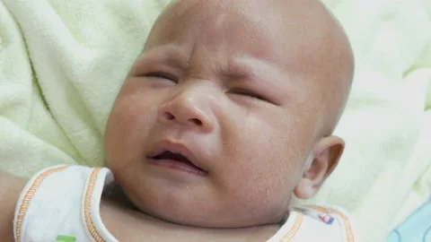 Baby crying on bed 스톡 동영상 156010427