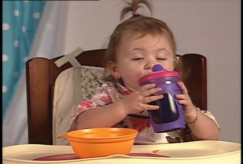 Baby Drinking 2 库存影片 600130