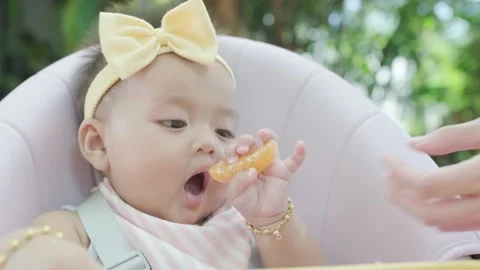 Baby eating 库存影片 146720135