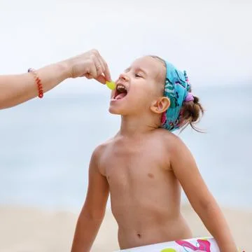 Baby eats on the beach Foto stock