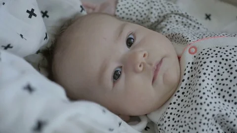 Baby falling asleep 库存影片 80455186