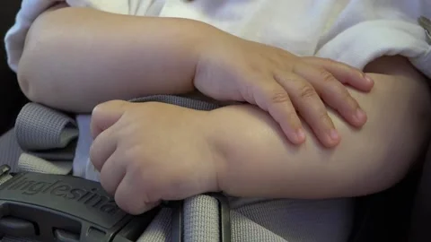 Baby hand 库存影片 130863483