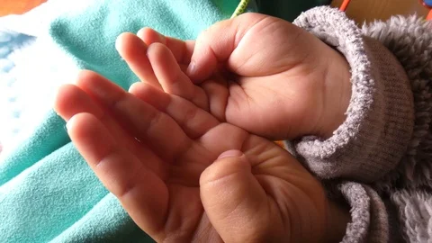 Baby hands Stock-Footage 100099262