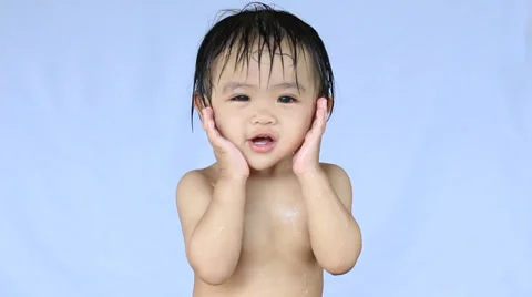 Baby happy to standing Stockbeeldmateriaal 32203315