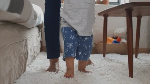 Baby at home first steps Video stock 104607318