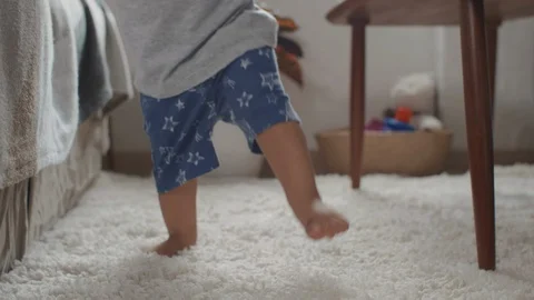Baby at home first steps Video stock 104608498