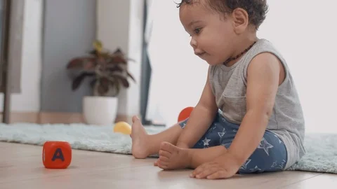 Baby at home first steps Video stock 104612420