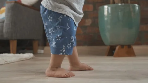 Baby at home first steps Video stock 104613463