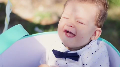Baby inside the box smiling Stock Footage 68652090