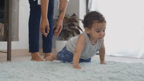 Baby learning how to crawl walk move Video stock 104620772