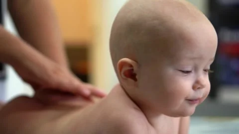 A baby is lying on its back with its head turned to the side Vídeo Stock 319511858