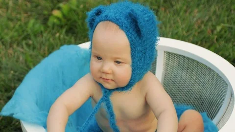 Baby in the park 스톡 동영상 126942441