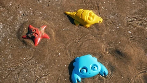 A baby playing on the beach Video stock 123386557