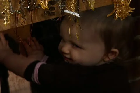 Baby Playing in Front of Mirror 動画素材 10687071