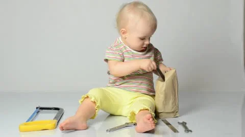 Baby playing with tools Video stock 22009923