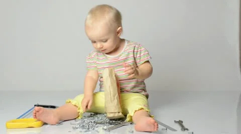 Baby playing with tools Video stock 22009927