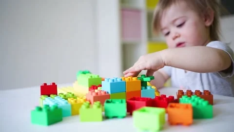 Baby plays in constructor. 動画素材 141281314