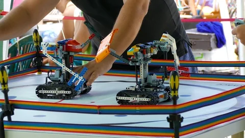 Baby robots trying to push each other in the ring 스톡 동영상 123581248