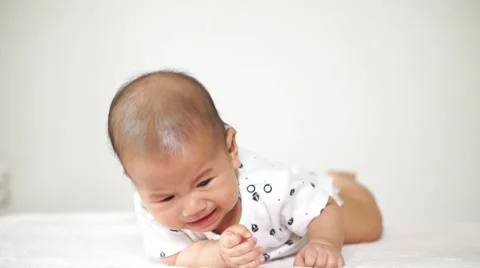 Baby Rolling Over Видео 68339594