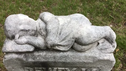 Baby Sleeping Headstone 스톡 동영상 75969770