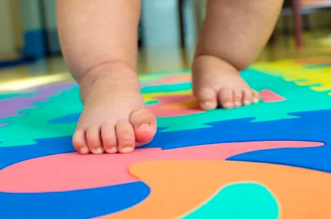 Baby steps Stockfoto's