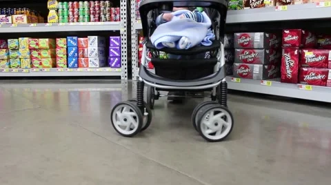 Baby stroller going by down grocery aisle Vídeos de archivo 59758050