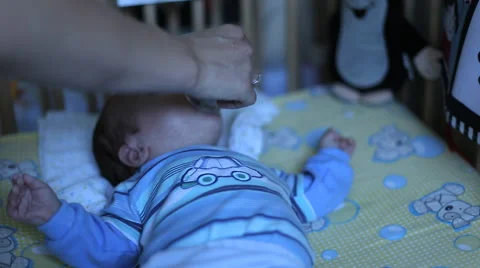 Baby sucks a pacifier Vídeo Stock 41753590