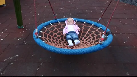 Baby in a swing Vidéo 2811230