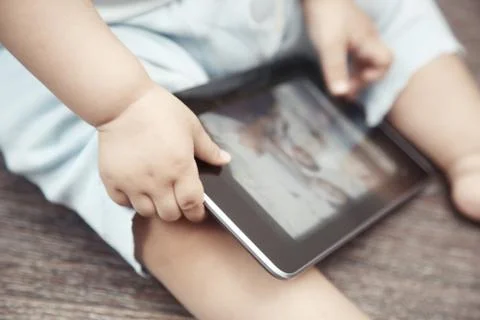 Baby with tablet computer Foto stock