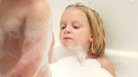 A baby washes itself while taking a bubble bath Video stock 33871478