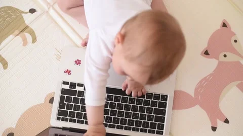 Baby's hands is typing on laptop. Hebrew and English keyboard. Top view. Stock-Footage 243170498
