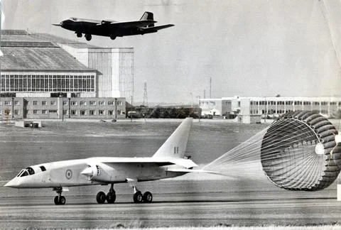 Bac - Tsr2 Low-level Bomber Using A Parachute To Brake As It Lands At Boscombe D Foto stock