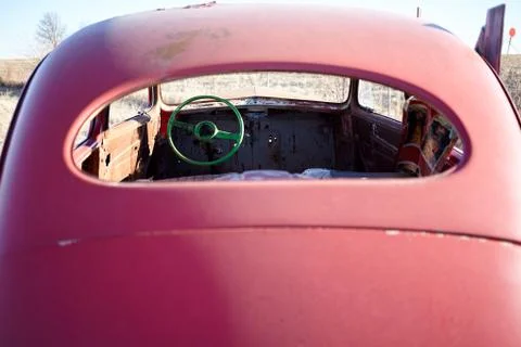 Back broken window of a red car wreck Foto stock
