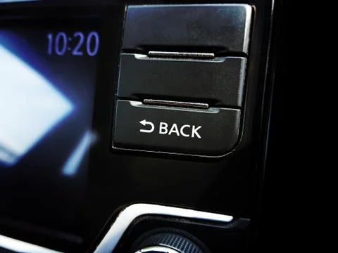 Back button on the head unit multimedia player. Foto stock