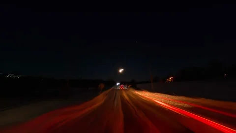 Back car window view of long exposure time laps of the highway in the city .. Vídeo Stock 338298108