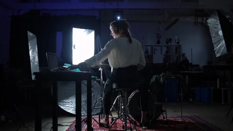 Back of drummer playing drum kit in empty room wide shot 스톡 동영상 98760648