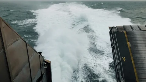 The back of a fast moving car ferry between France and the UK Vídeo Stock 98667137